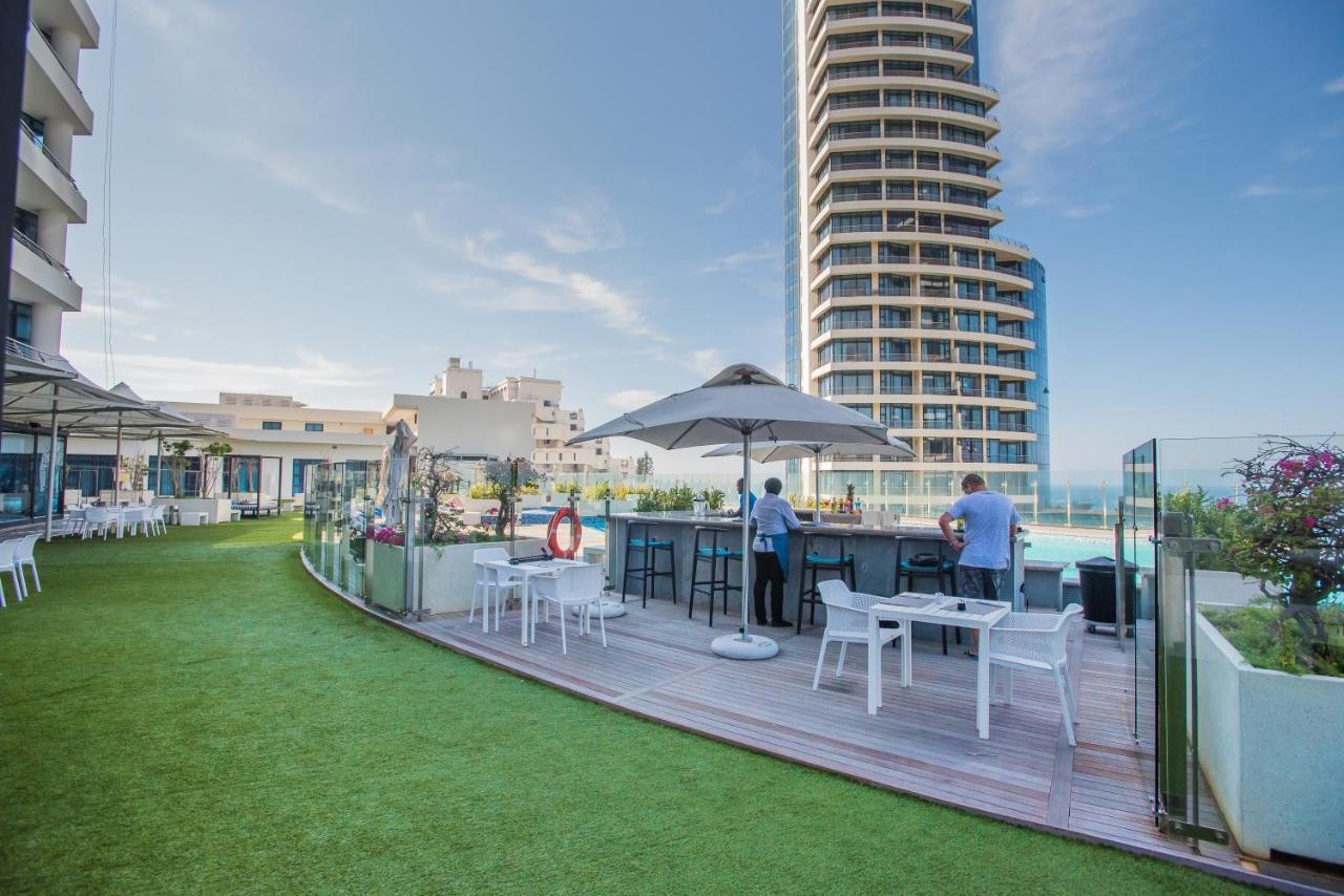 The Capital Pearls Hotel Durban Exterior photo The rooftop bar at the hotel
